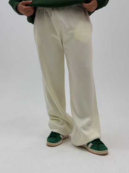 Creamy knitted trouser
