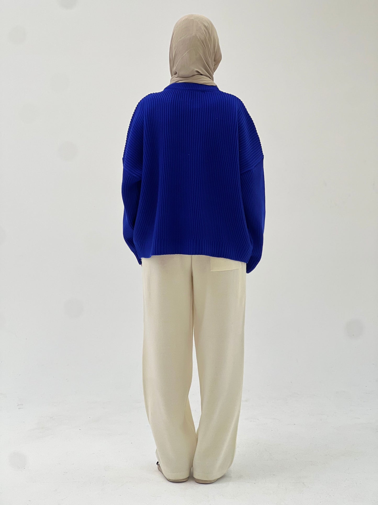Blue round neck pullover